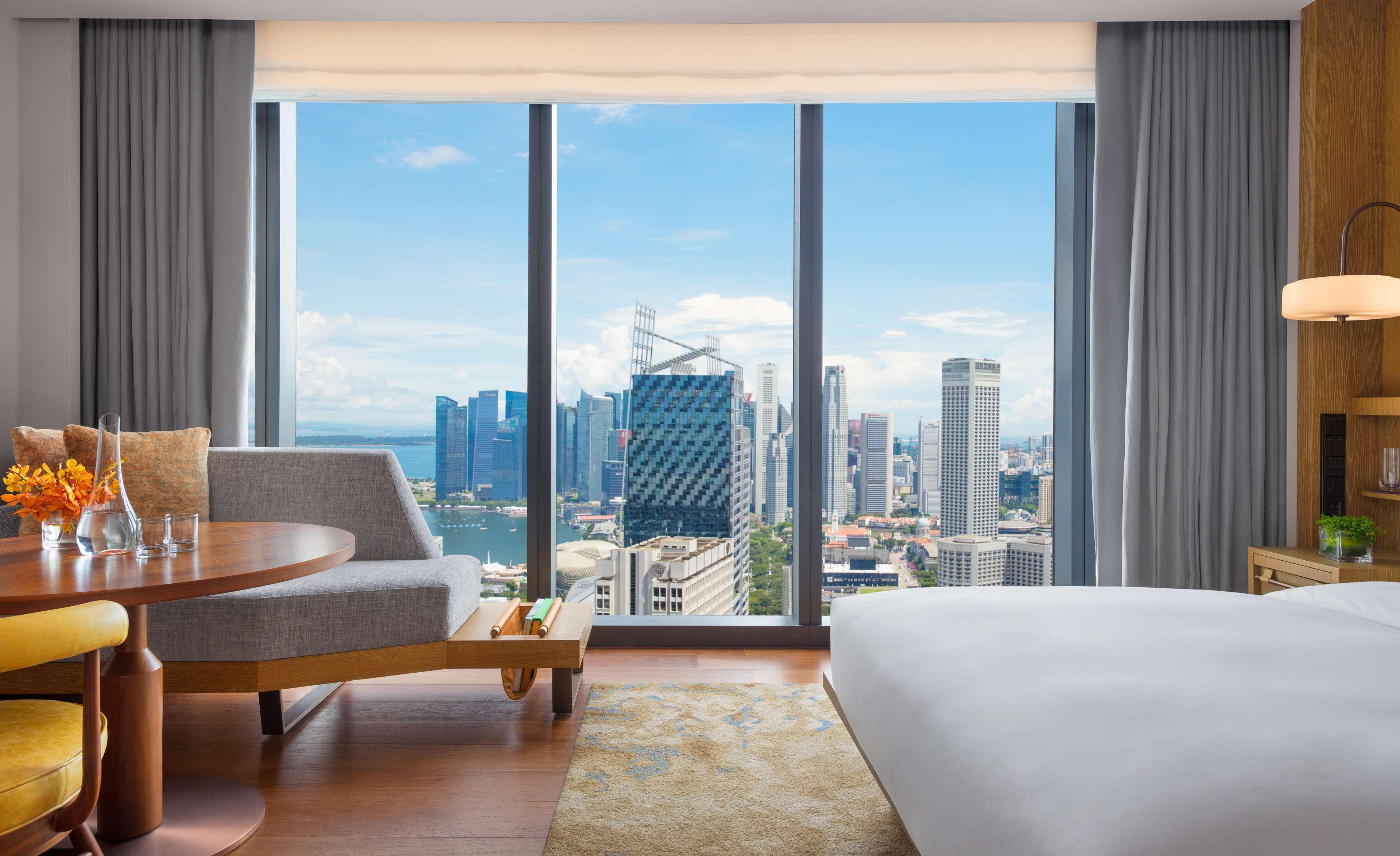 Andaz Singapore, By Hyatt المظهر الخارجي الصورة A guest room at the hotel