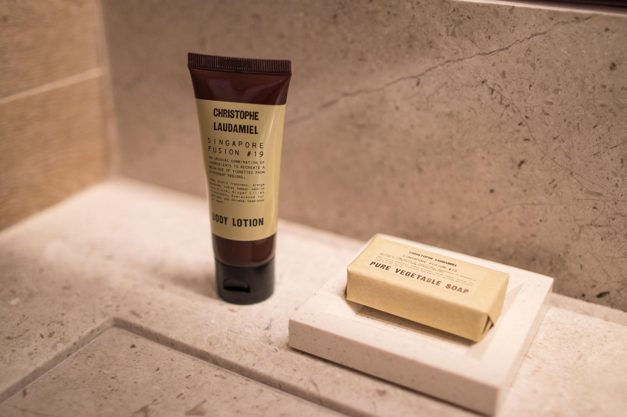 Andaz Singapore, By Hyatt المظهر الخارجي الصورة Soap and lotion