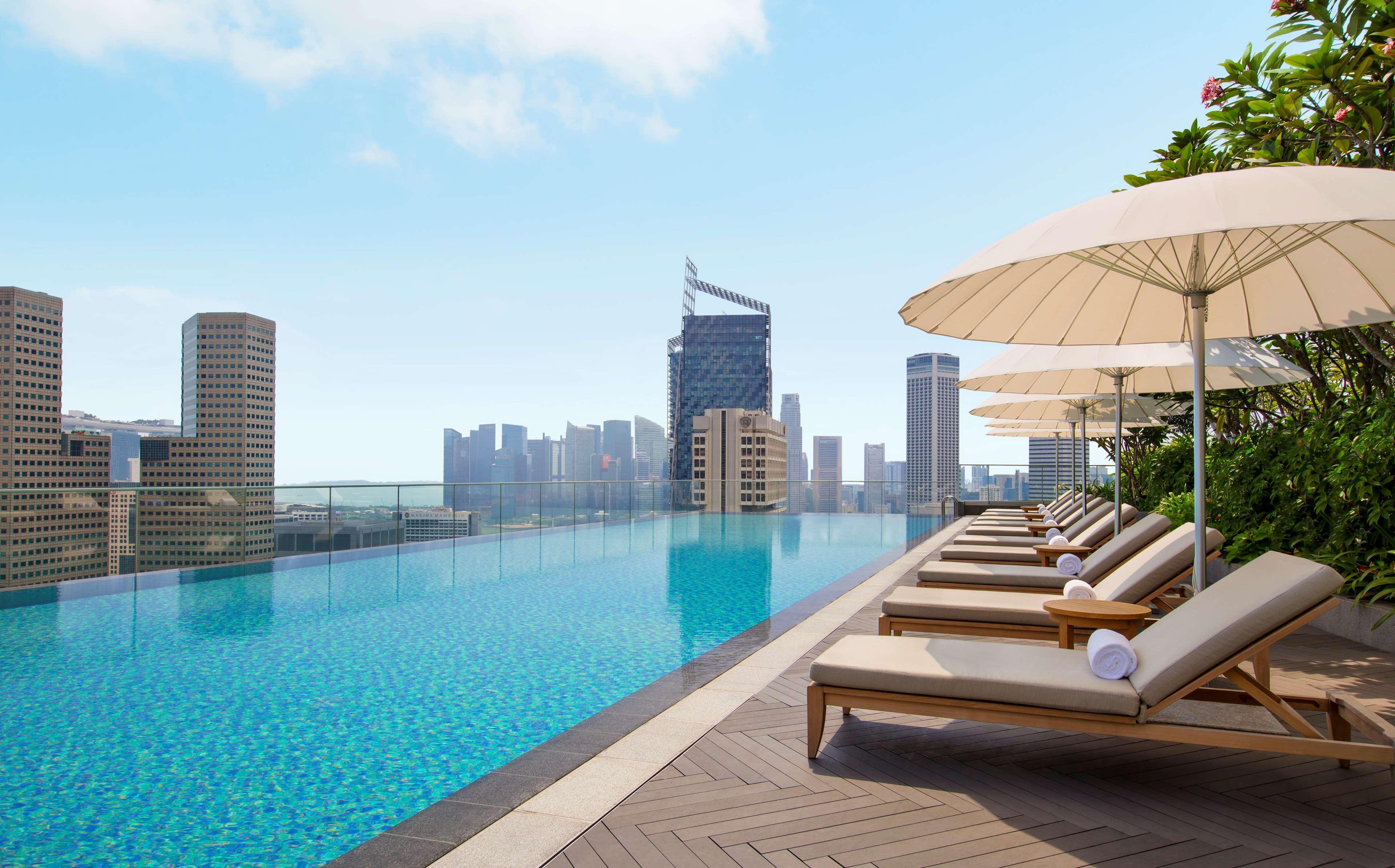 Andaz Singapore, By Hyatt المظهر الخارجي الصورة The rooftop pool at the hotel
