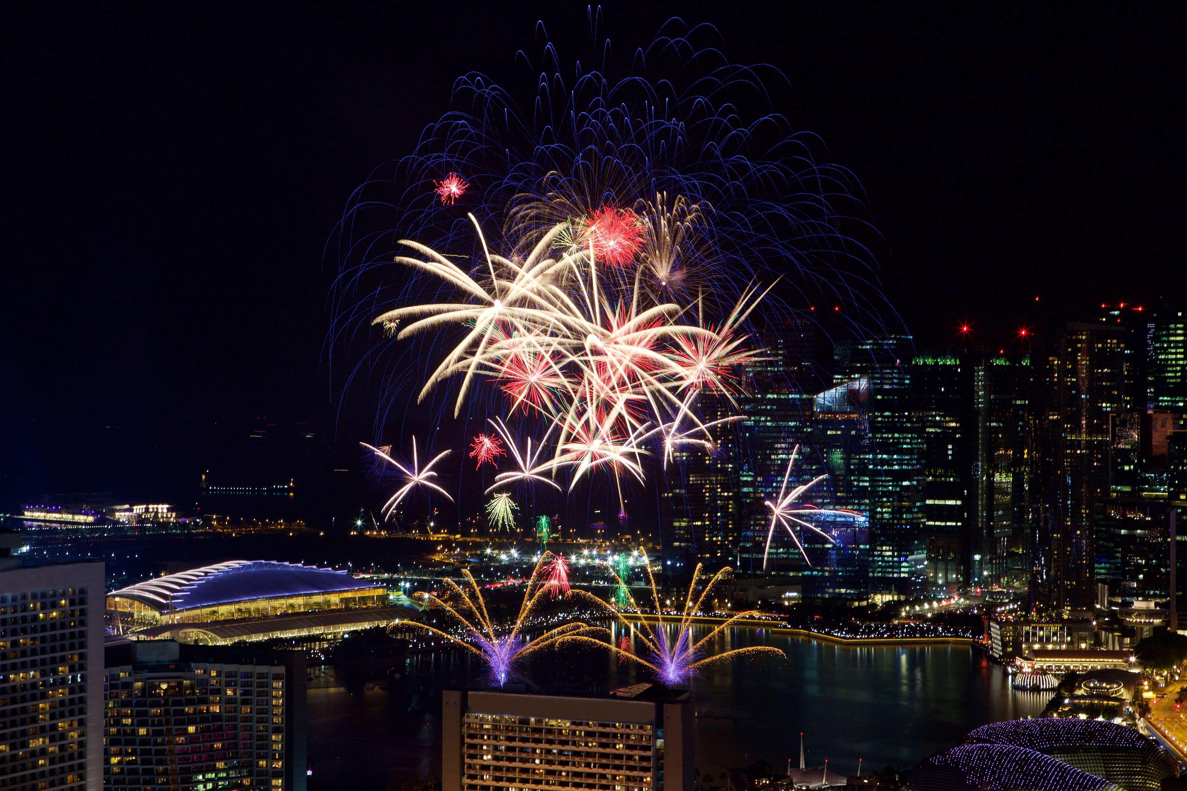 Andaz Singapore, By Hyatt المظهر الخارجي الصورة Fireworks at the 2011 Brisbane Riverfire